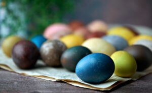 natural-dyes-for-easter-eggs